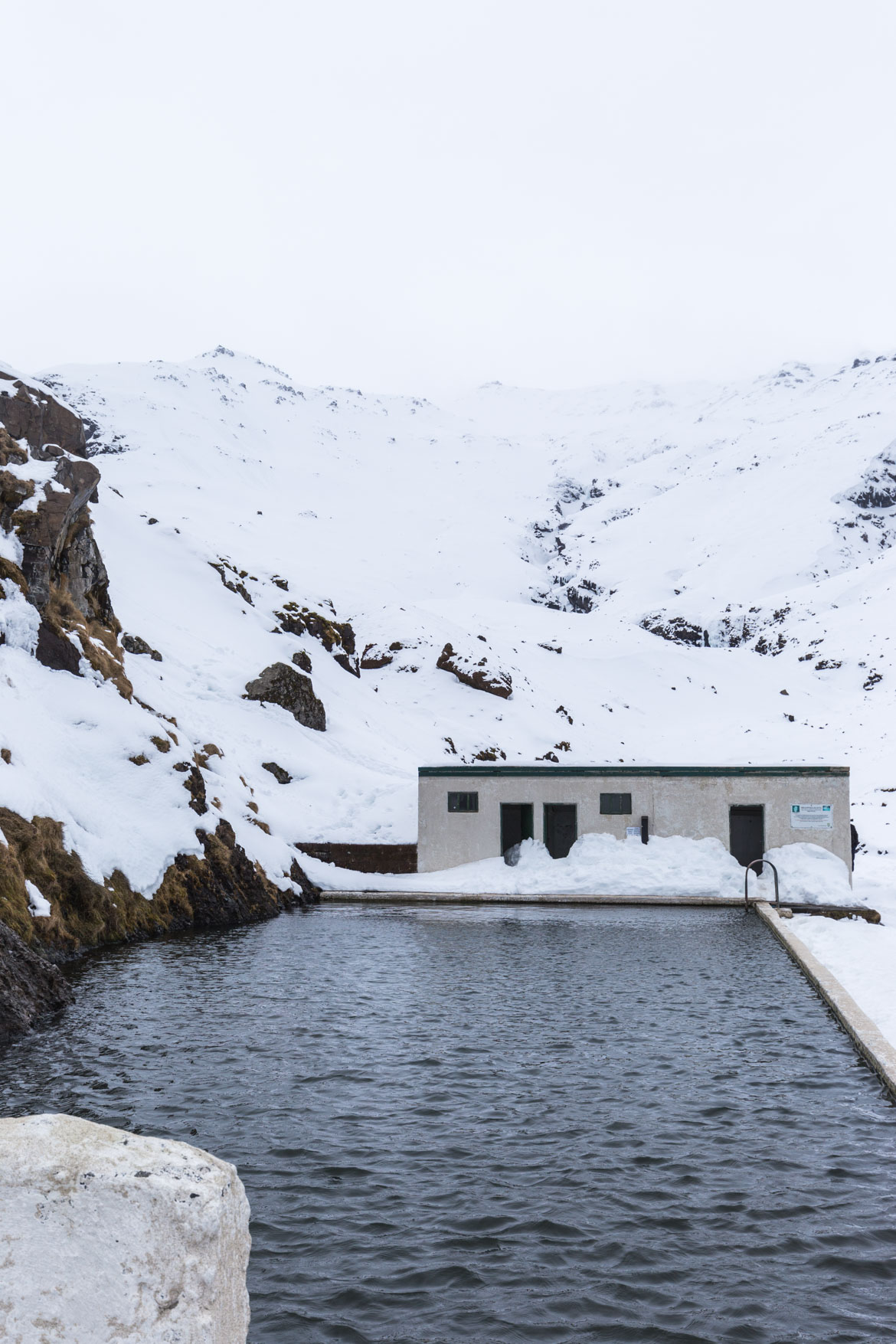 roadtrip hivernal sud islande piscine Seljavallalaug